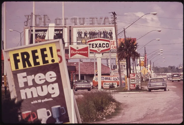BILLBOARDS AND ADVERTISING CLUTTER ROADSIDE. 2 out of home advertising business models and who carries the risk