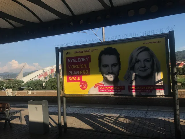 billboard koalice STAROSTOVÉ PRO ÚSTECKÝ KRAJ na hlavním nádraží v Ústí nad Labem. Nine checks in an out of home advertising launch review