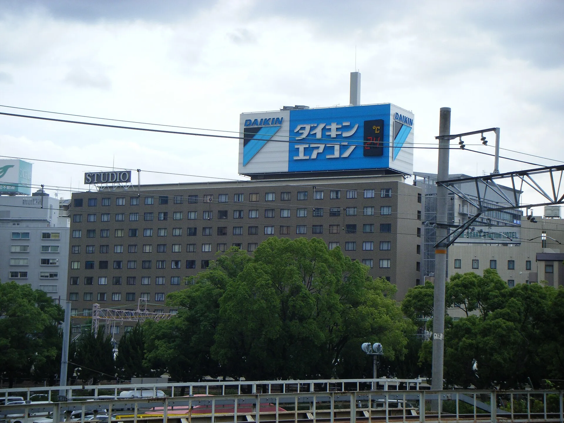 Billboard of Daikin Industries , Shin Ōsaka Station